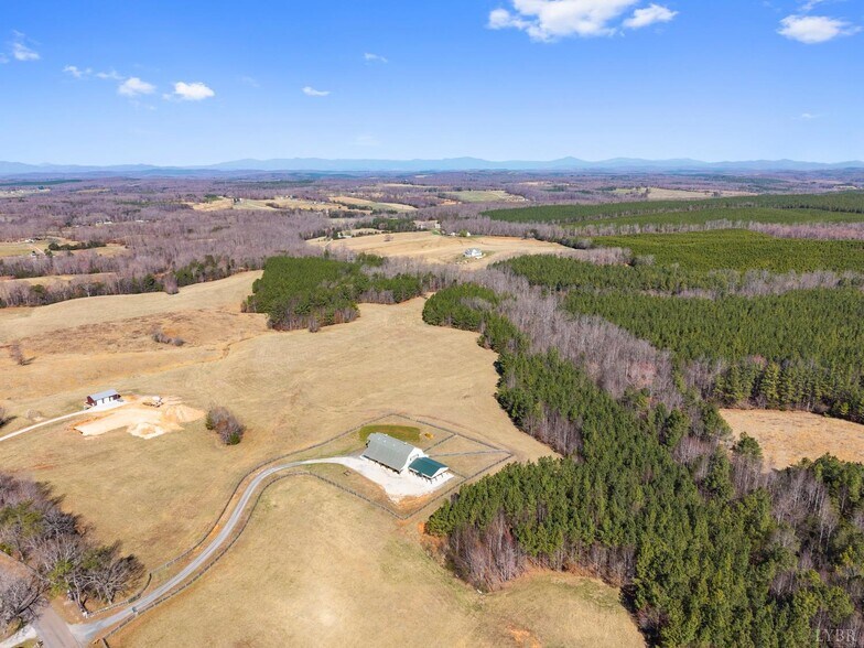 1433 Piney Mountain Rd, Appomattox, VA à vendre - Photo du bâtiment - Image 2 de 27