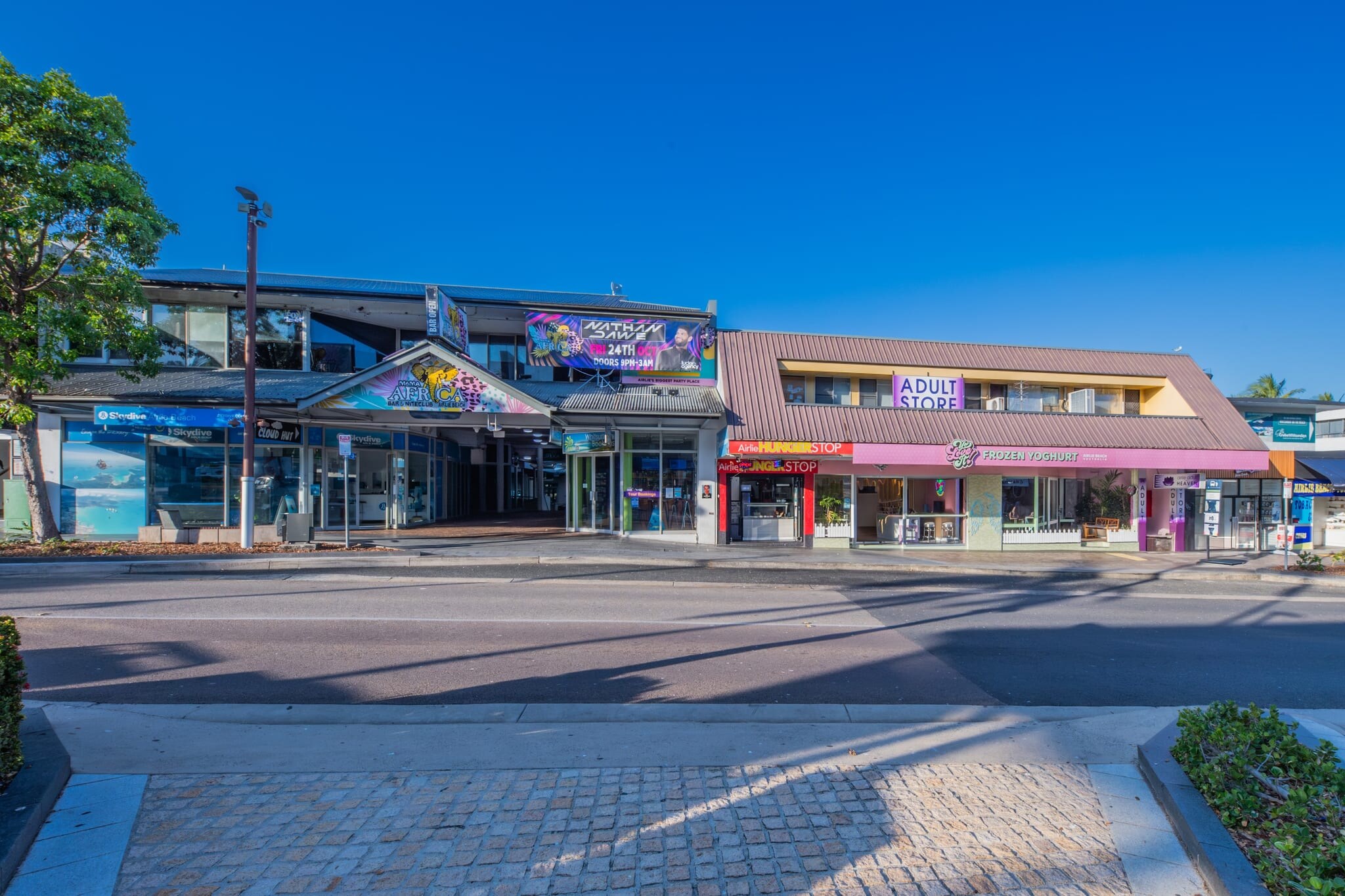 263 & 265 Shute Harbour Rd, Airlie Beach portfolio of 2 properties for sale on LoopNet.ca Building Photo- Image 1 of 6