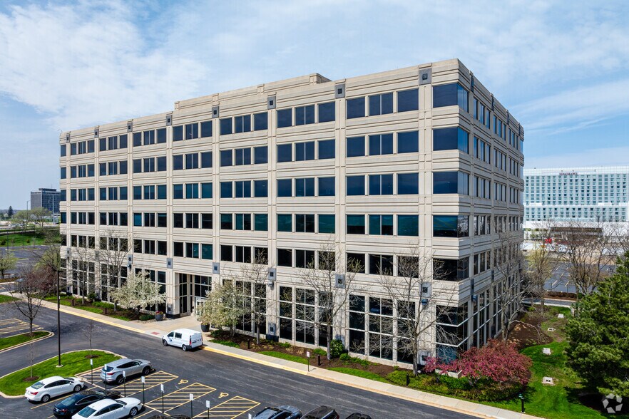 1500 McConnor Pky, Schaumburg, IL à louer - Photo principale - Image 1 de 23