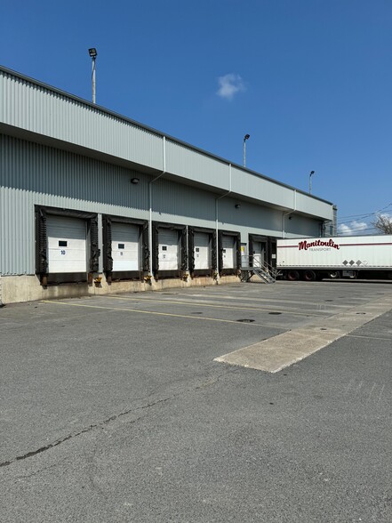 1390 Boul Lionel-Boulet, Varennes, QC à louer - Photo du bâtiment - Image 2 de 4