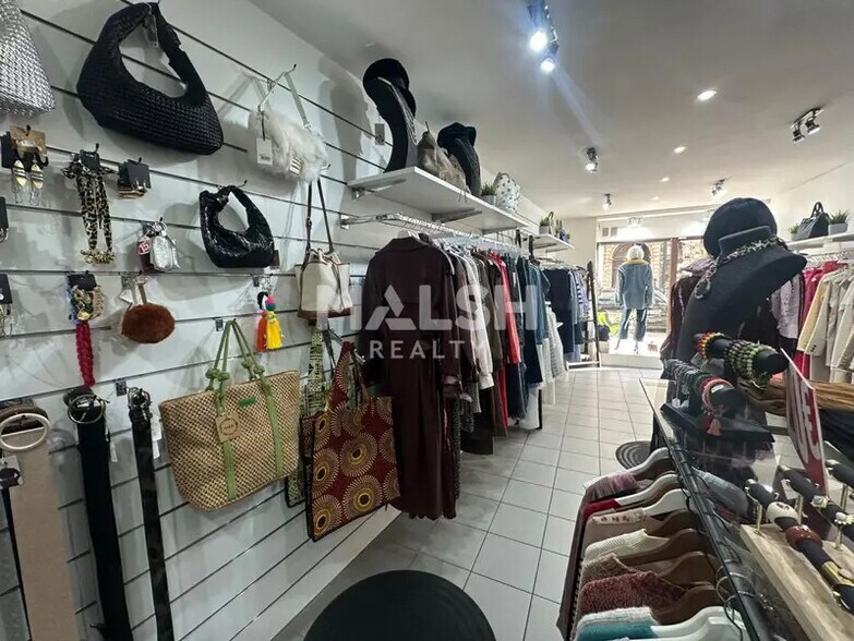 Retail in Lyon for lease - Interior Photo - Image 2 of 4