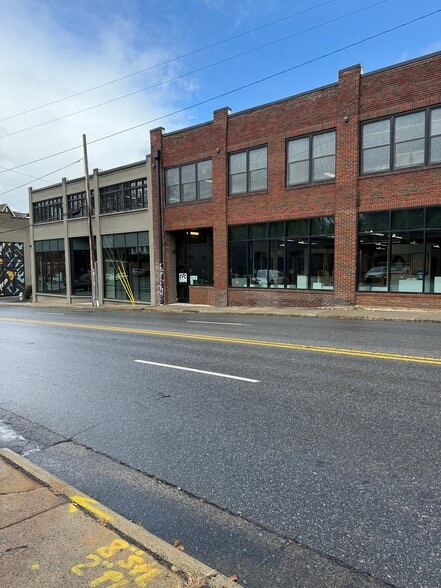 164 Broadway St, Asheville, NC for lease - Building Photo - Image 2 of 7