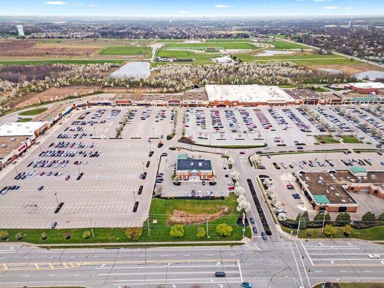 7615-7617 Voice Of America Centre Dr, West Chester, OH à louer - Photo du bâtiment - Image 3 de 4