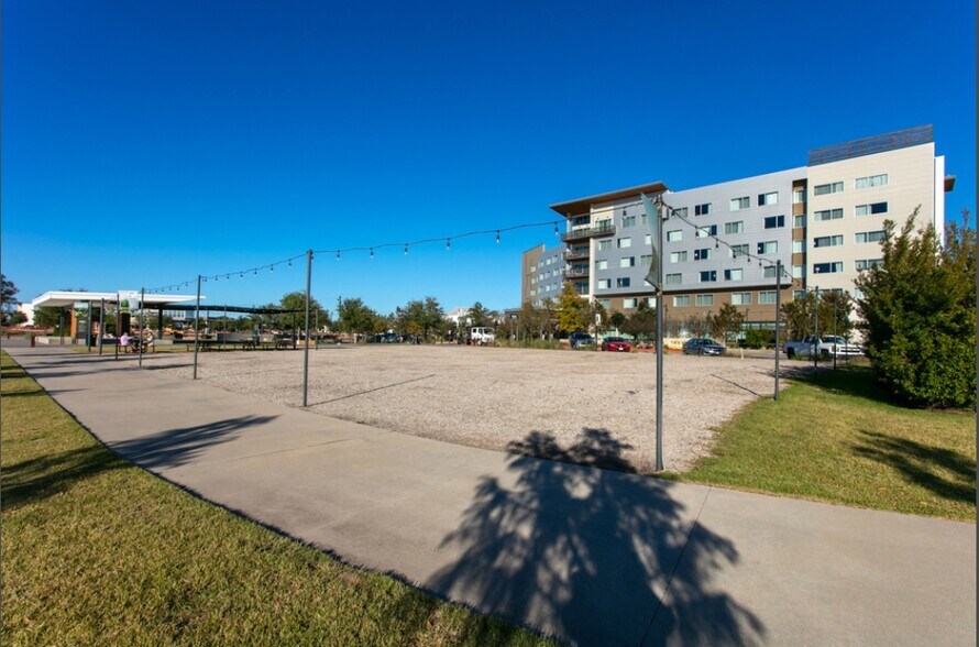 4113 Lake Atlas Dr, Bryan, TX à louer - Photo du bâtiment - Image 3 de 14