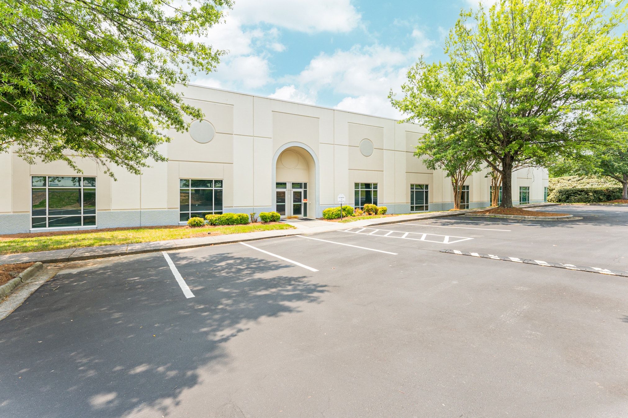 4336 Federal Dr, Greensboro, NC for lease Primary Photo- Image 1 of 12