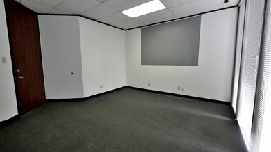 800 Tully Rd, Houston, TX à louer Photo intérieure- Image 1 de 1