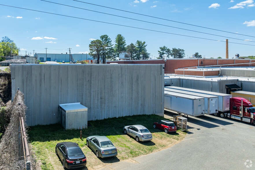 224 E Main St, Haw River, NC for lease - Building Photo - Image 3 of 6