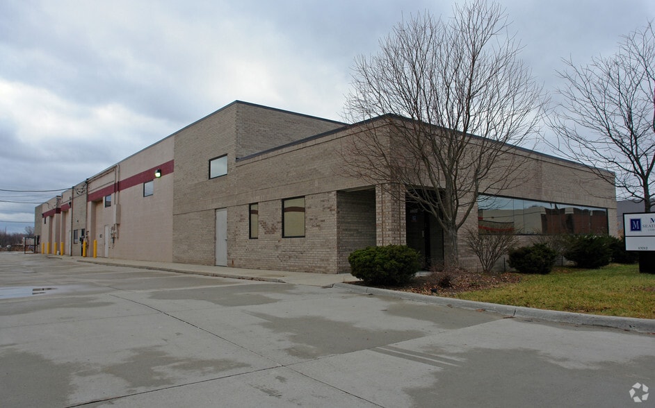 13204-13254 W Star, Shelby Township, MI for lease - Primary Photo - Image 1 of 5