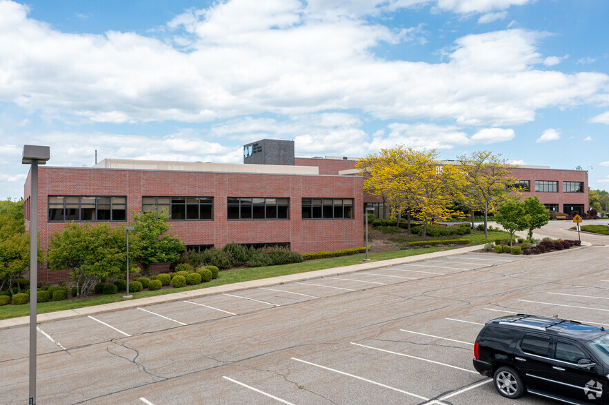 85 Crystal Run Rd, Middletown, NY for lease - Building Photo - Image 1 of 27