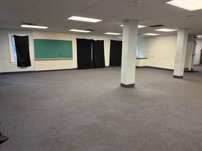 766 Monroe Ave, Rochester, NY à louer - Photo du bâtiment - Image 3 de 11