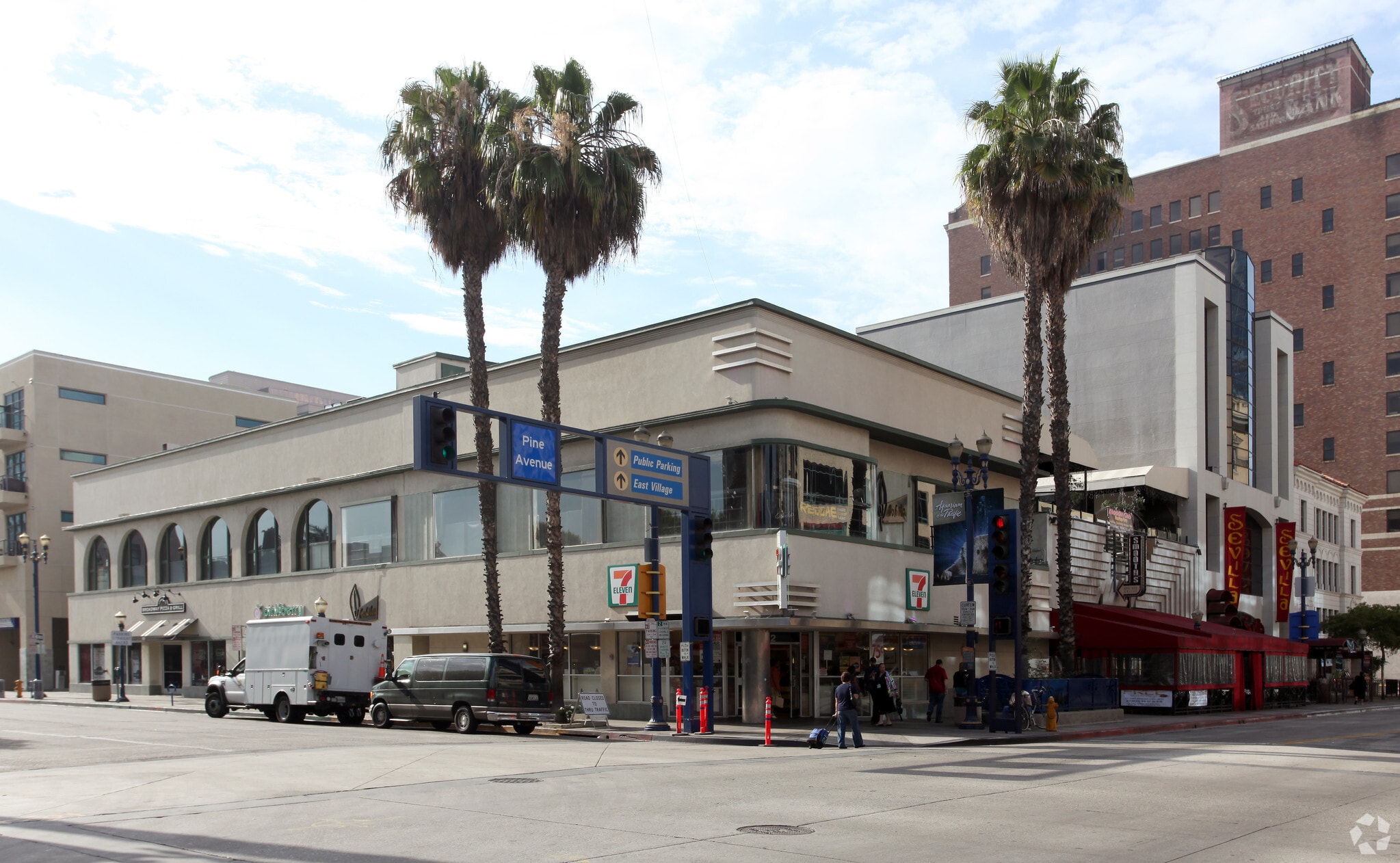 110-120 E Broadway, Long Beach, CA à louer Photo principale- Image 1 de 3