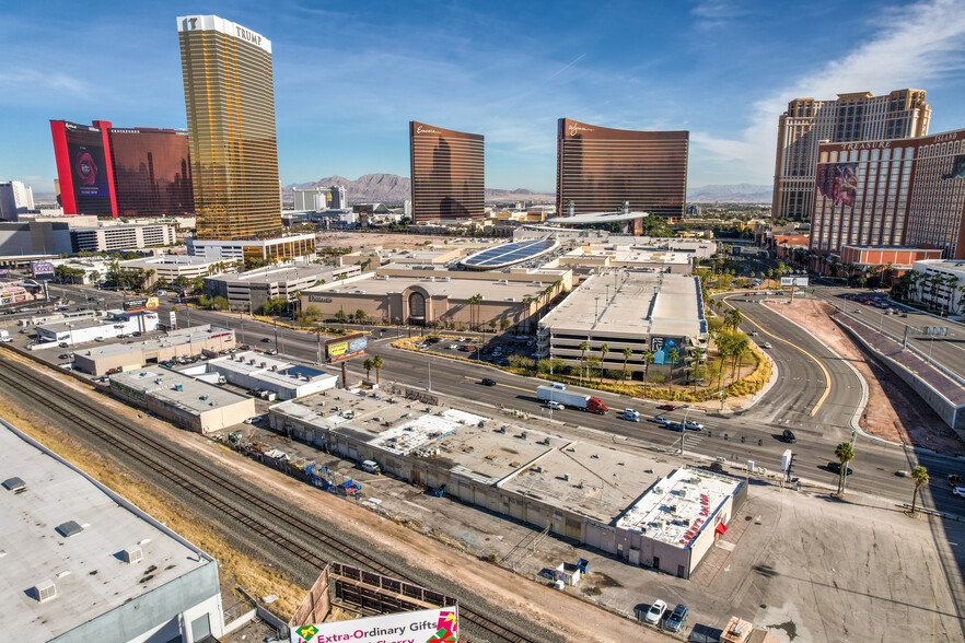 3415-3449 Sammy Davis Jr Dr, Las Vegas, NV à vendre - Photo du bâtiment - Image 1 de 1