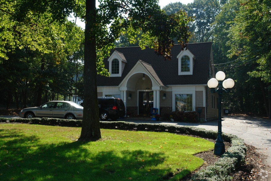 20 Cherry Tree Farm Rd, Middletown, NJ for lease - Primary Photo - Image 1 of 2