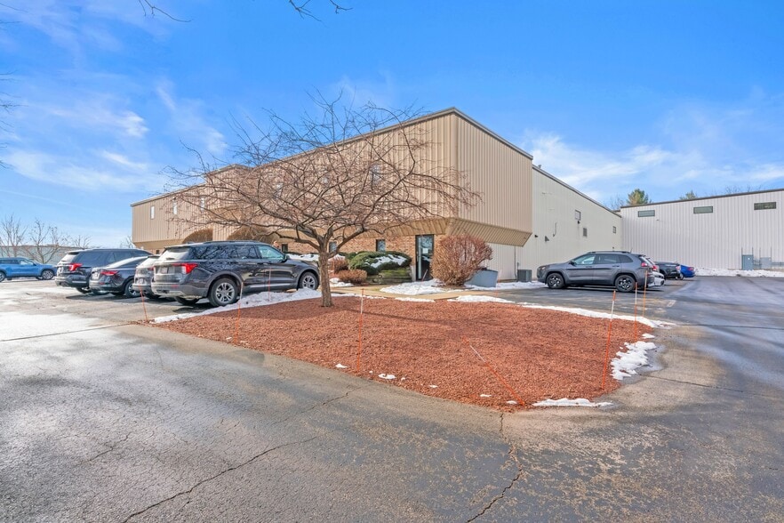 404 Moravian Valley Rd, Waunakee, WI for sale - Building Photo - Image 3 of 7