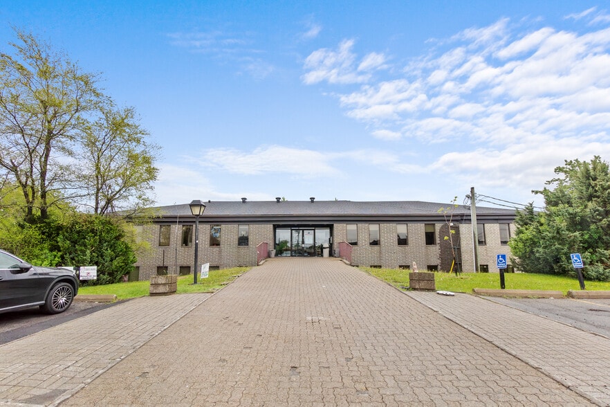 3400 Rue du Marché, Dollard-des-Ormeaux, QC for lease - Building Photo - Image 2 of 10