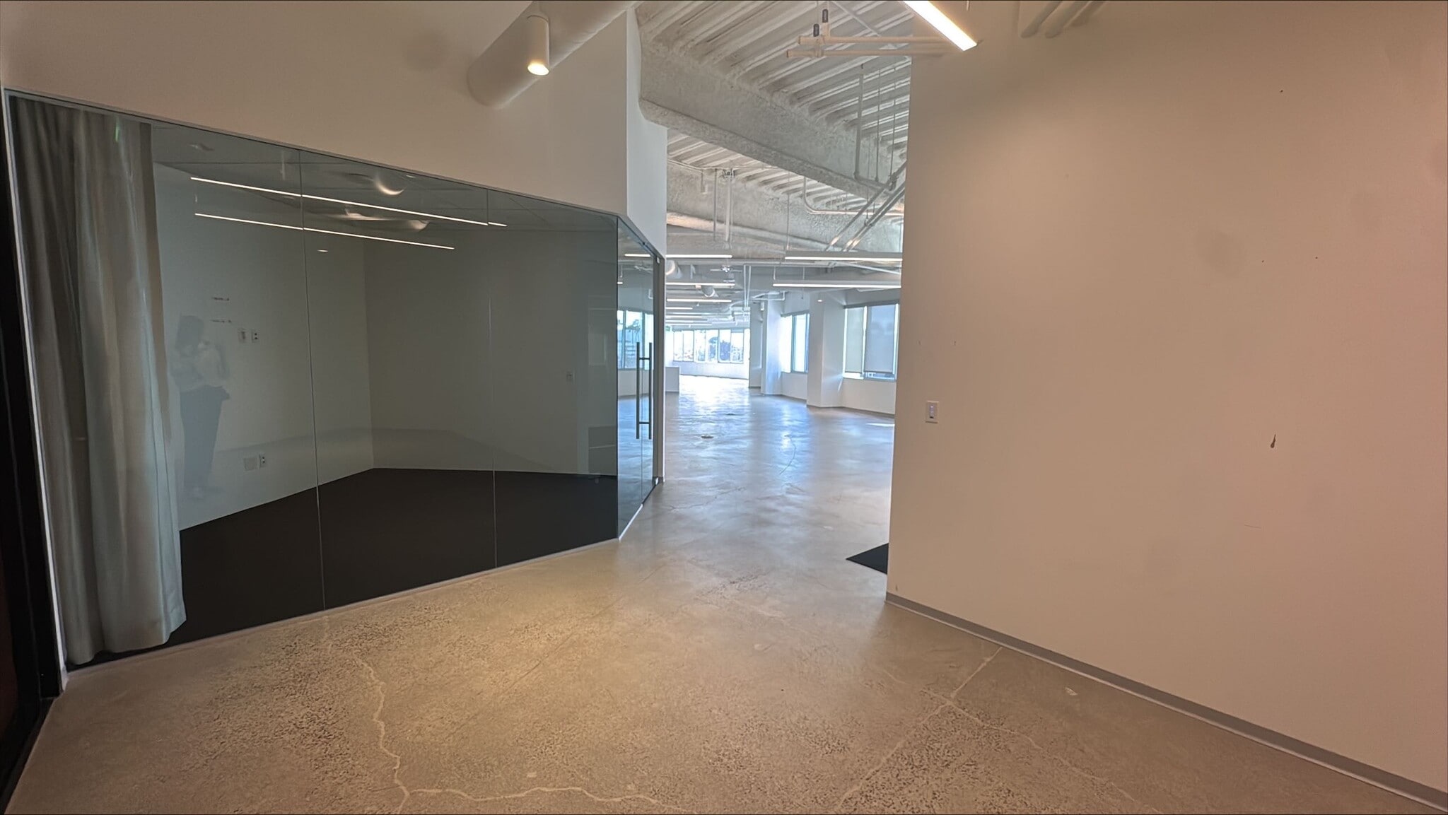 5990 Sepulveda Blvd, Sherman Oaks, CA for lease Interior Photo- Image 1 of 9