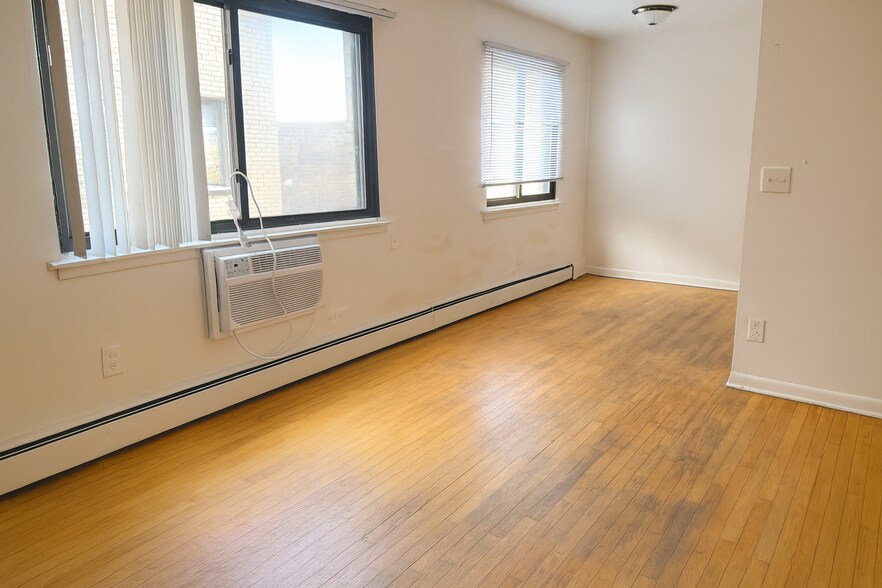 5833 N Kenmore Ave, Chicago, IL à vendre - Photo du bâtiment - Image 3 de 7