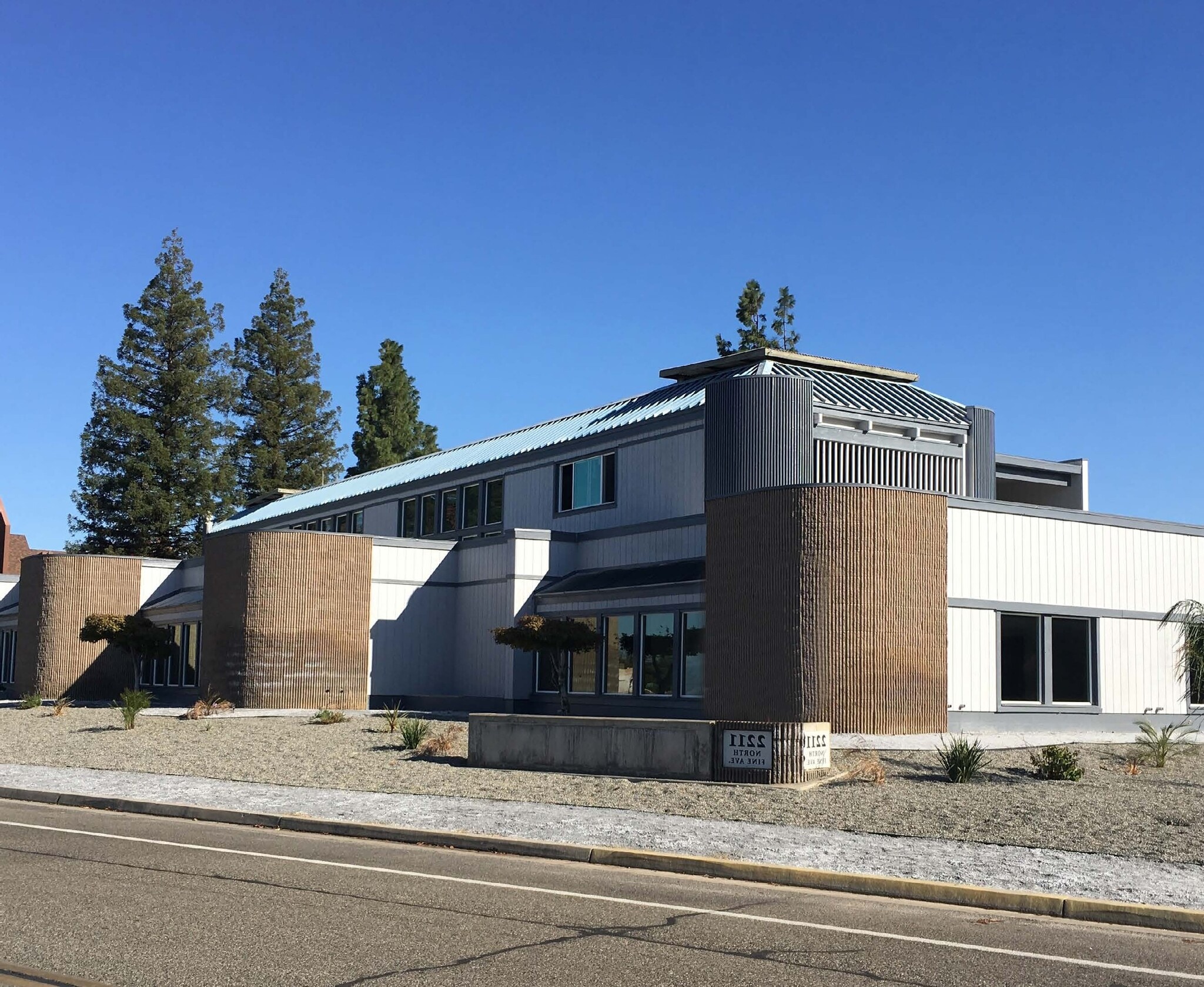 2211 N Fine Ave, Fresno, CA for lease Building Photo- Image 1 of 4