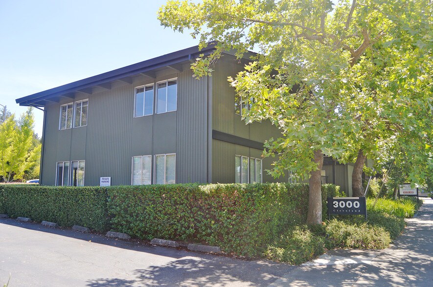 3000 Cleveland Ave, Santa Rosa, CA à vendre - Photo du bâtiment - Image 2 de 10