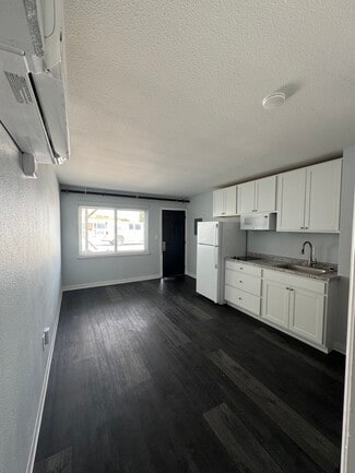 More details for 304 E Pancake Blvd, Liberal, KS - Multifamily for Sale