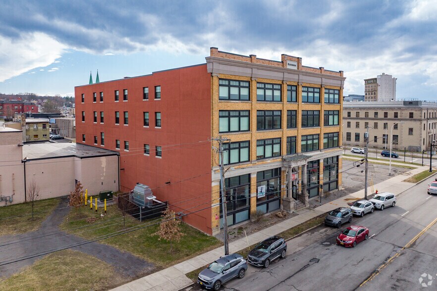 310 Broad St, Utica, NY à louer - Photo du bâtiment - Image 2 de 5