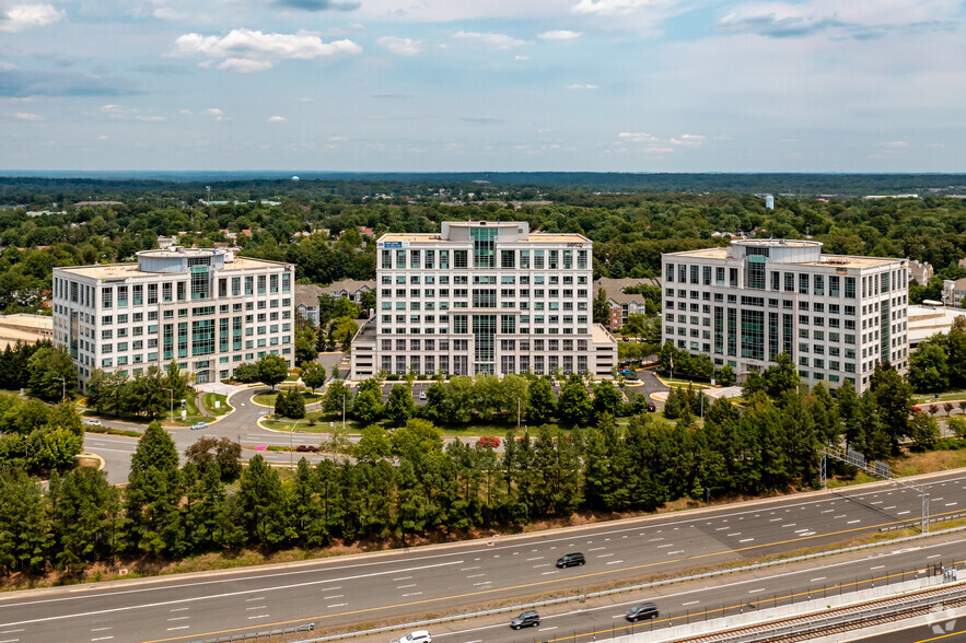 12950 Worldgate Dr, Herndon, VA for lease - Building Photo - Image 1 of 8