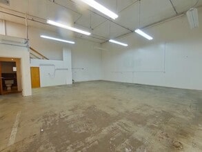 28 W Q St, Springfield, OR for lease Interior Photo- Image 2 of 4
