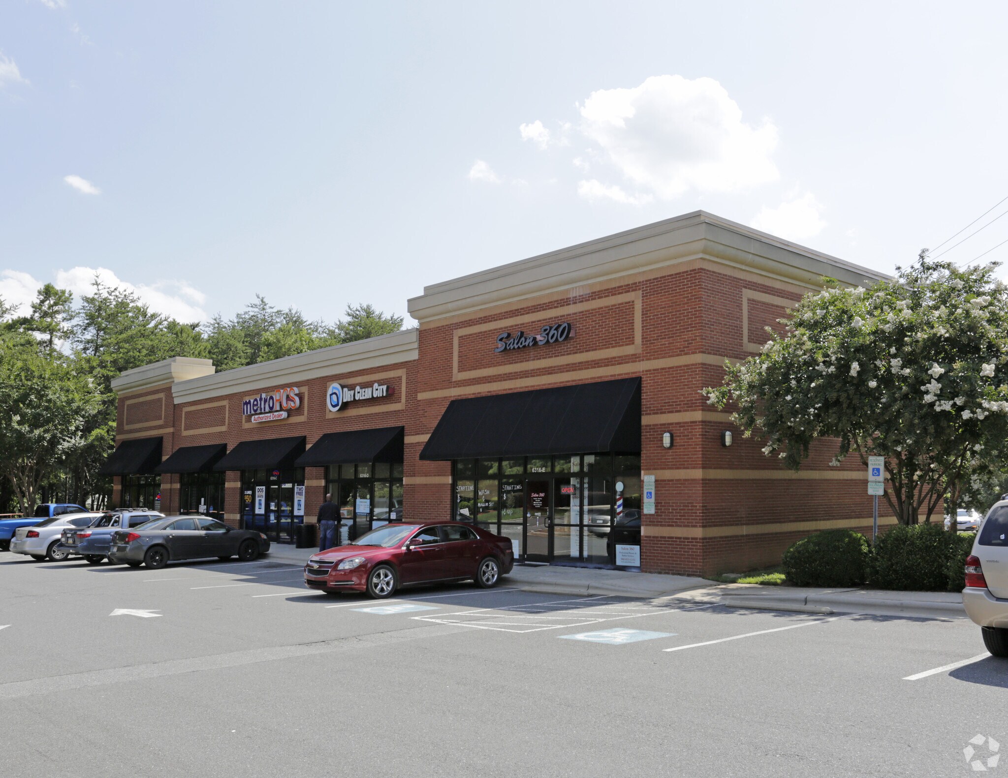 6316 W Sugar Creek Rd, Charlotte, NC for lease Building Photo- Image 1 of 2