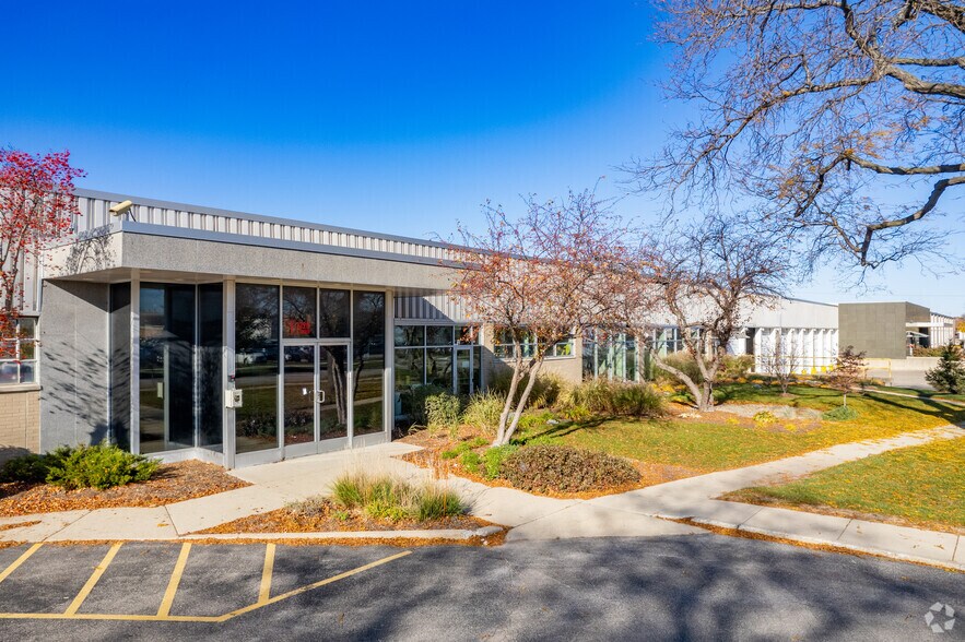 7300-7400 Linder Ave, Skokie, IL à louer - Photo du bâtiment - Image 2 de 14