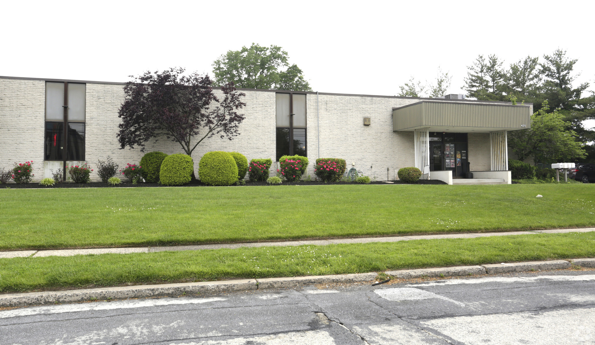 425 Delaware Dr, Fort Washington, PA for lease Primary Photo- Image 1 of 8