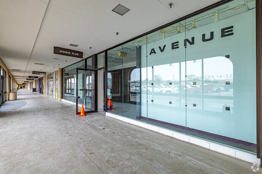 23001-23303 Michigan Ave, Dearborn, MI à louer - Photo du bâtiment - Image 3 de 15