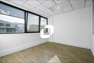 Office in Champagne-au-Mont-d'Or for lease Interior Photo- Image 1 of 5