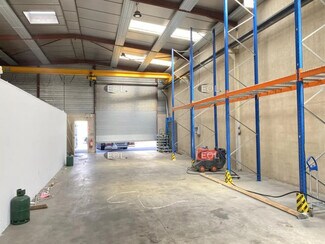 Plus de détails pour Local d'activités à louer