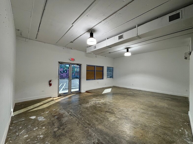 219 NW 20th St, Miami, FL à louer - Photo intérieure - Image 3 de 7