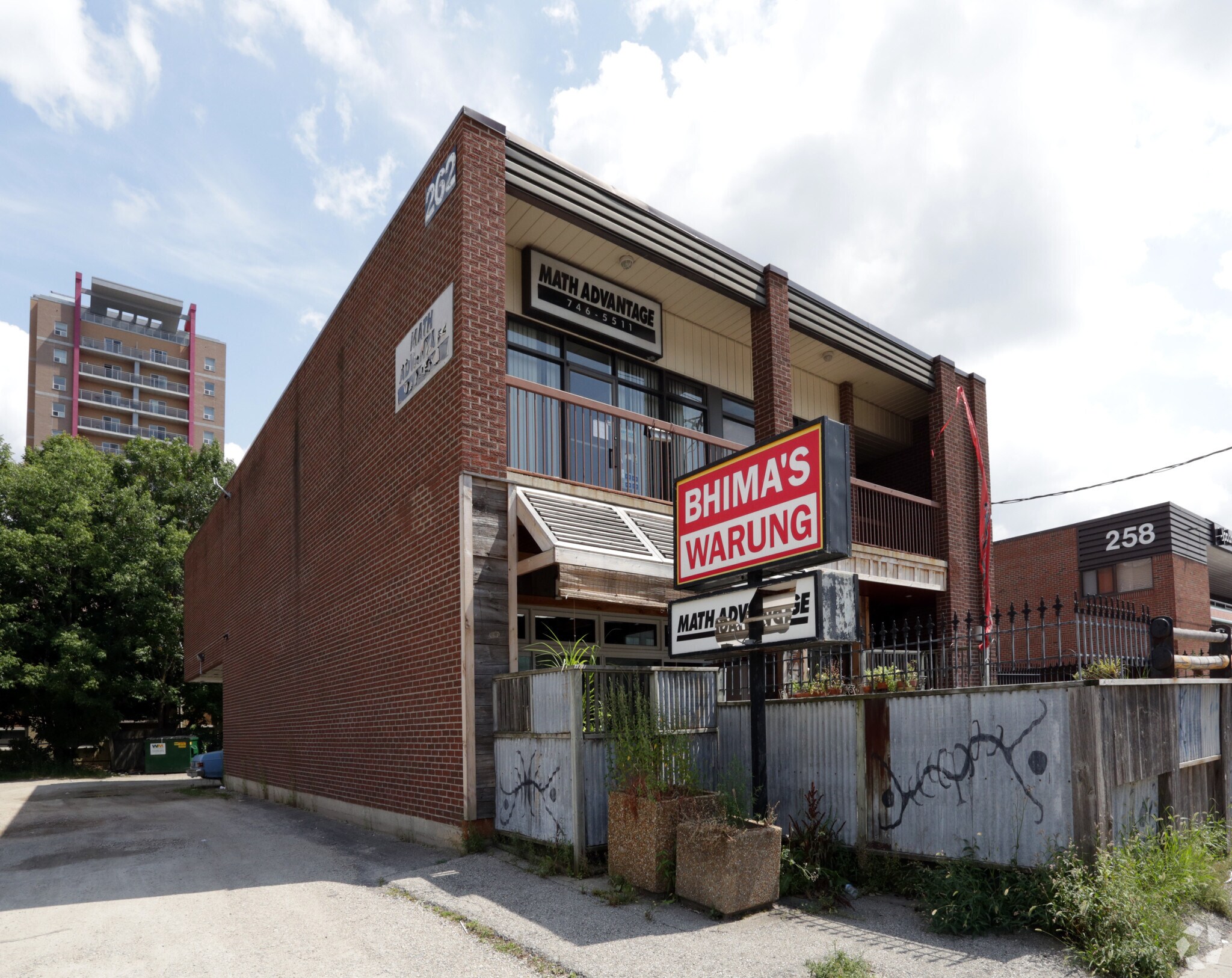 262 King St N, Waterloo, ON for sale Primary Photo- Image 1 of 1