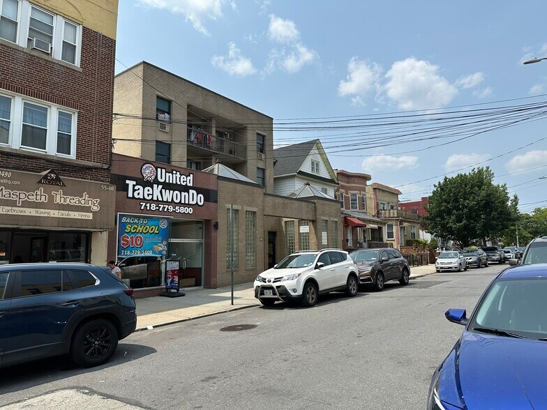 5536 69th Pl, Maspeth, NY à vendre - Photo du bâtiment - Image 2 de 6