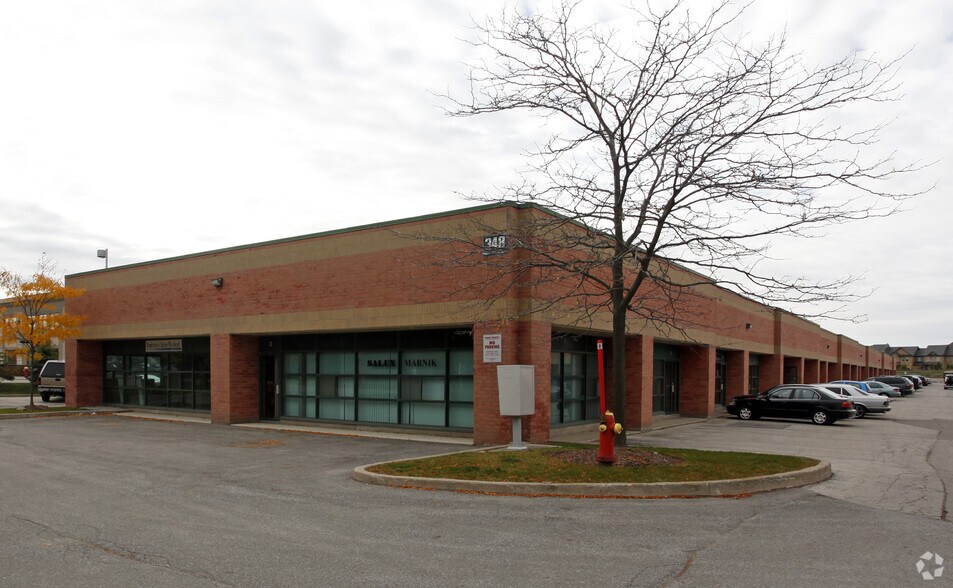 348 Bronte St S, Milton, ON à vendre - Photo du bâtiment - Image 3 de 5