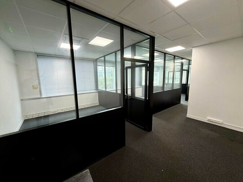 9 Allée Des Impressionnistes, Villepinte for lease - Interior Photo - Image 2 of 8