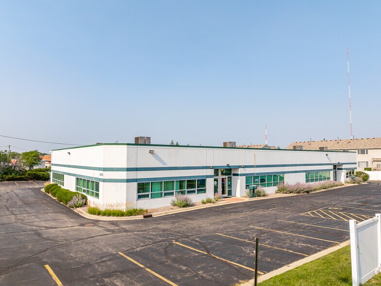 2005 Bloomingdale Rd, Glendale Heights, IL à vendre - Photo du bâtiment - Image 1 de 15