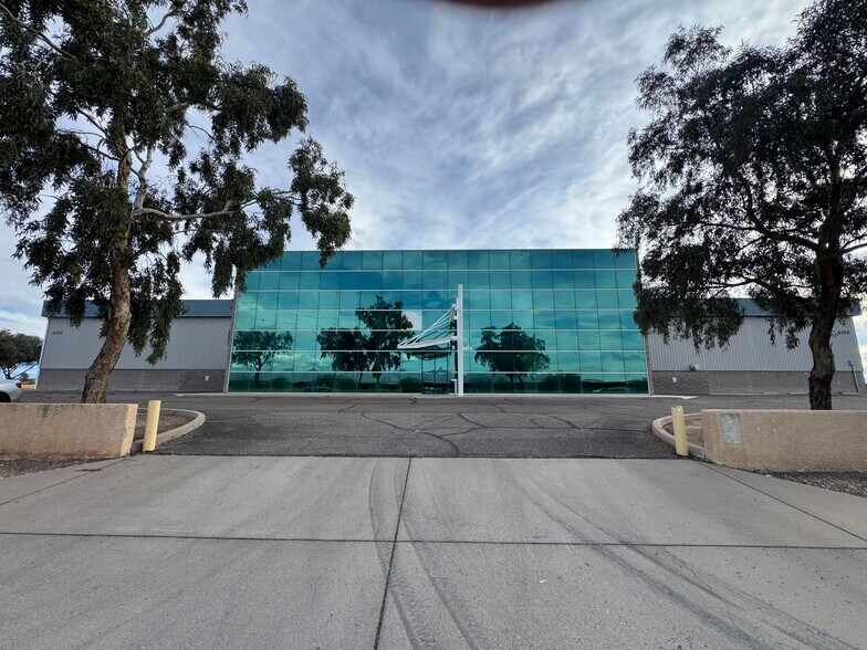 6350 E Littletown Rd, Tucson, AZ à louer - Photo principale - Image 1 de 4