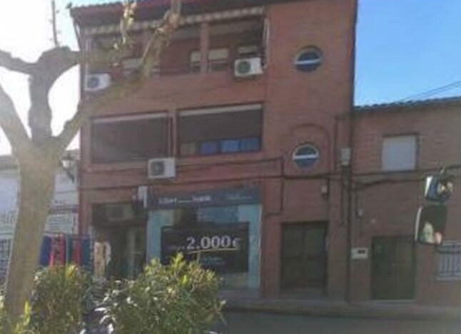 Immeuble residentiel dans El Casar de Escalona, Toledo à vendre Photo du bâtiment- Image 1 de 2