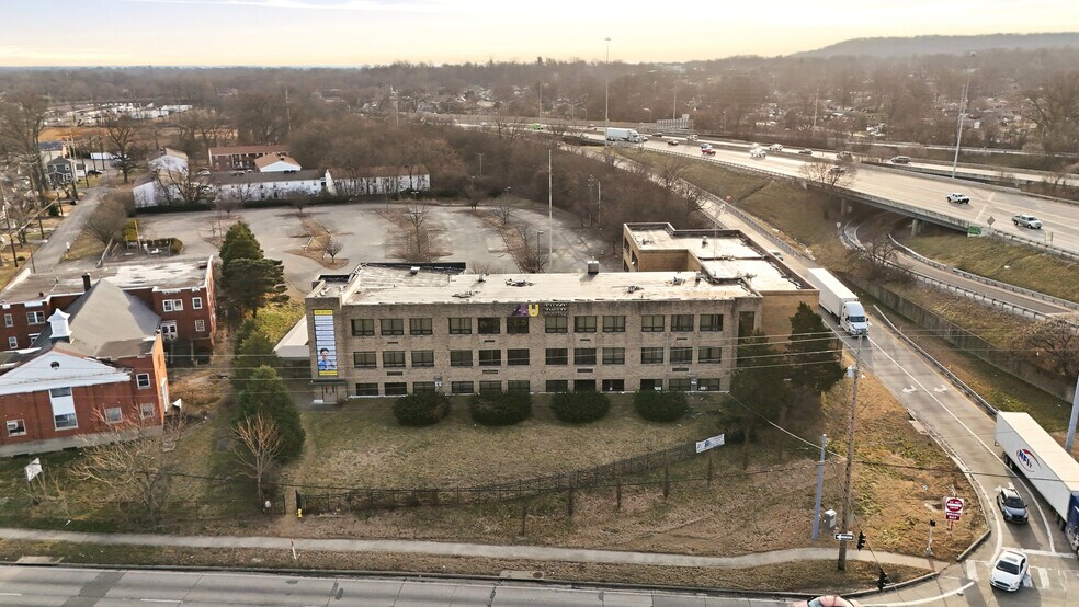 4205 Dixie Hwy, Louisville, KY à vendre - Photo du bâtiment - Image 2 de 13