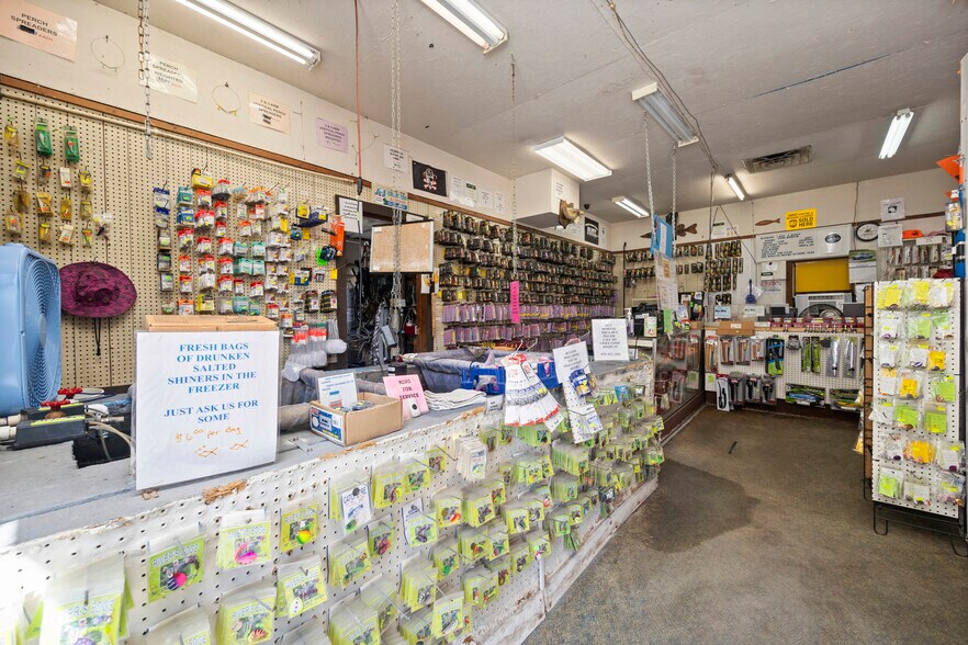 6797 W Lakeshore Dr, Port Clinton, OH à vendre - Photo du bâtiment - Image 3 de 30