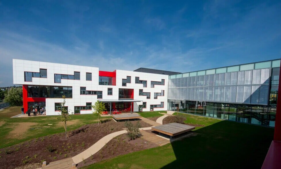 66 Chemin Du Moulin Carron, Dardilly à louer - Photo du bâtiment - Image 2 de 9