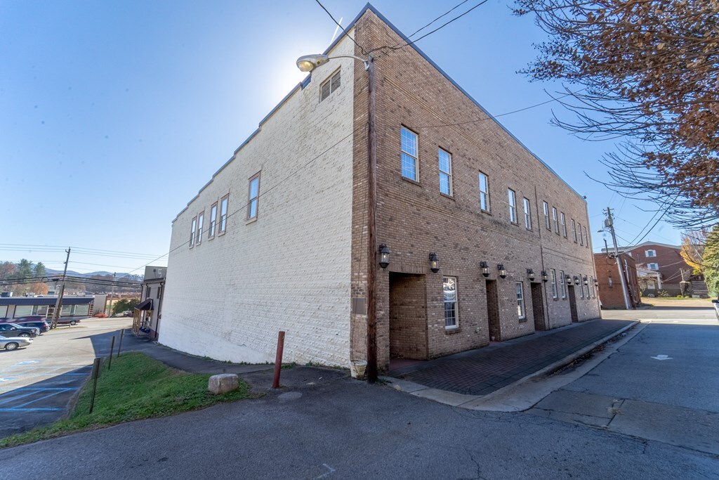 9 Stewart St, Franklin, NC for sale Building Photo- Image 1 of 6
