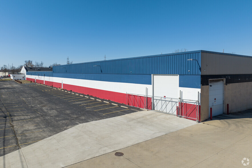 412 W Beecher St, Adrian, MI for lease - Building Photo - Image 2 of 5