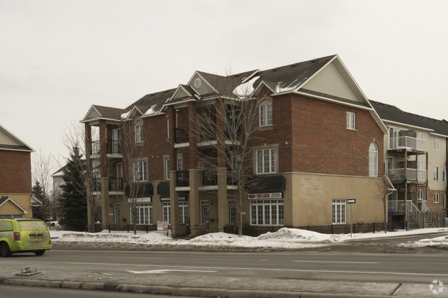 2120 Montreal Rd, Ottawa, ON à vendre - Photo principale - Image 1 de 1