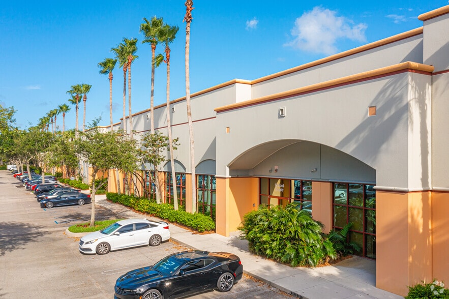 3008 N Commerce Pky, Miramar, FL à louer - Photo du bâtiment - Image 3 de 7