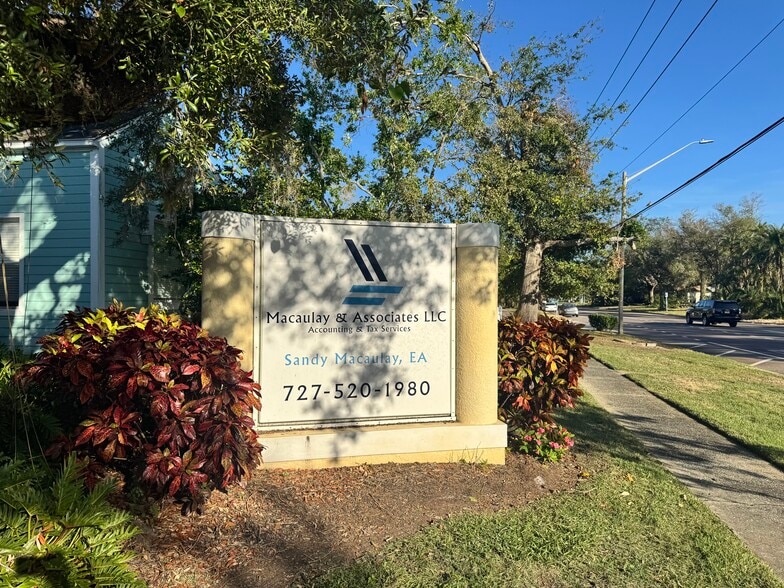 5321 1st Ave S, Saint Petersburg, FL à vendre - Photo du bâtiment - Image 3 de 19