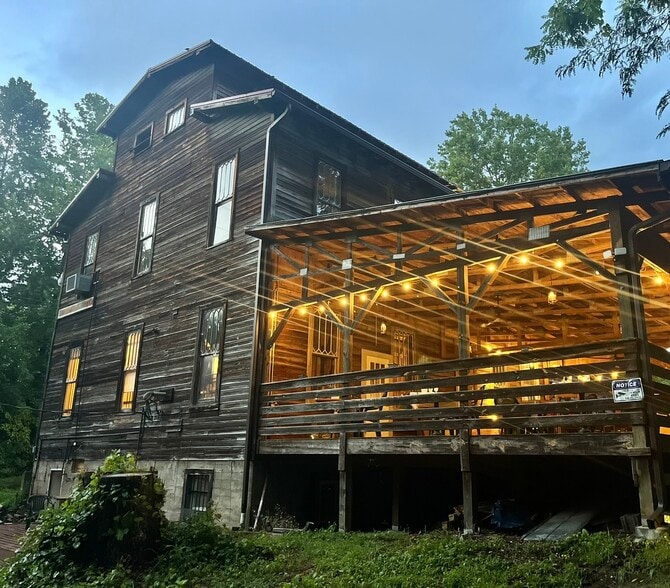 1 Old Mill Lane, Weaverville, NC à vendre - Photo du bâtiment - Image 3 de 33